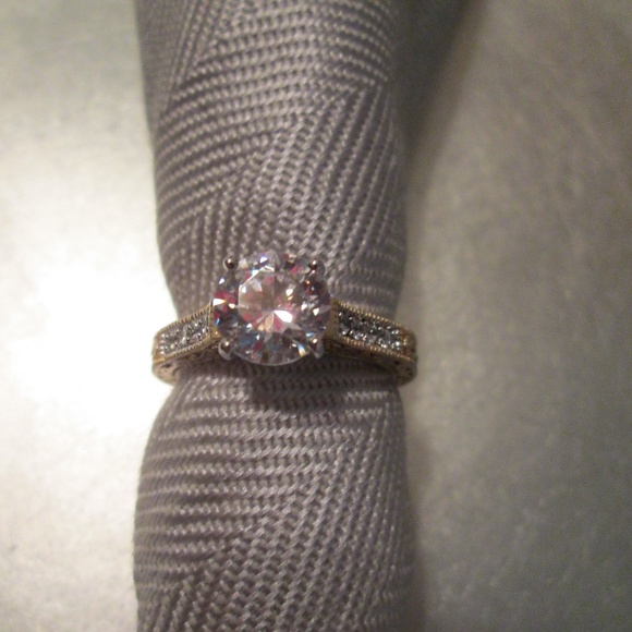 WOMEN’S EMBOSSED GOLD VINTAGE SOLITAIRE – 8 NWOT - Picture 3 of 6